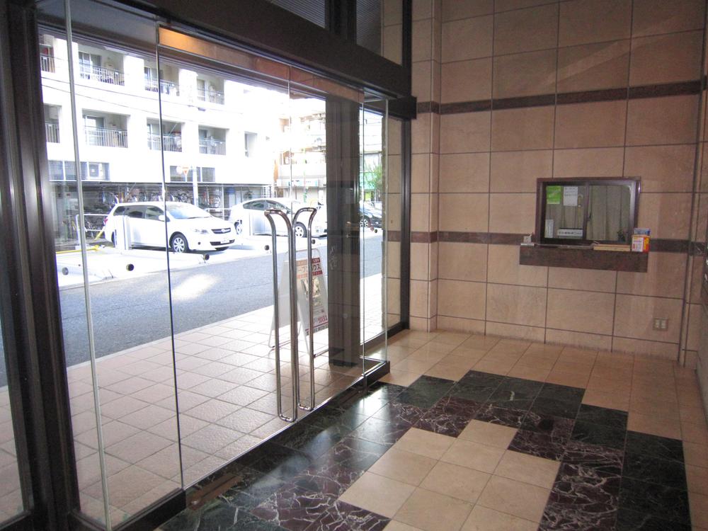 Entrance. Common areas