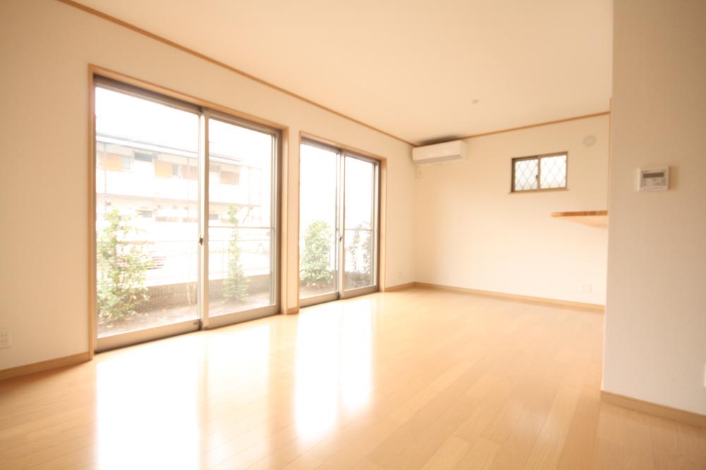 Living. Indoor (12 May 2013) Shooting