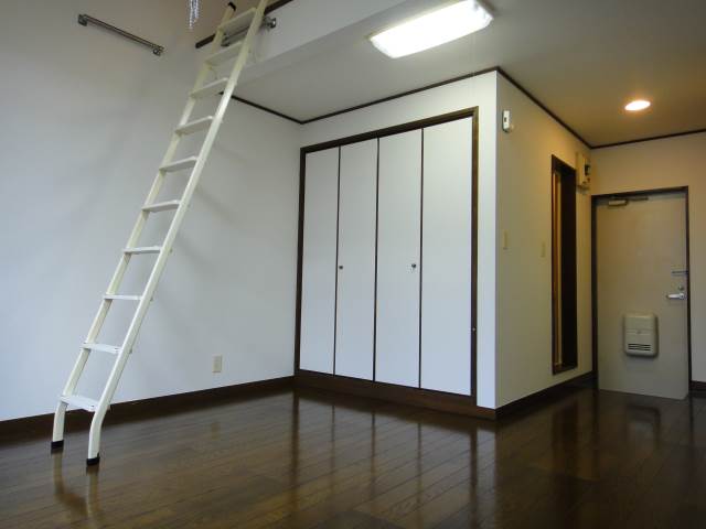 Living and room. Close the door