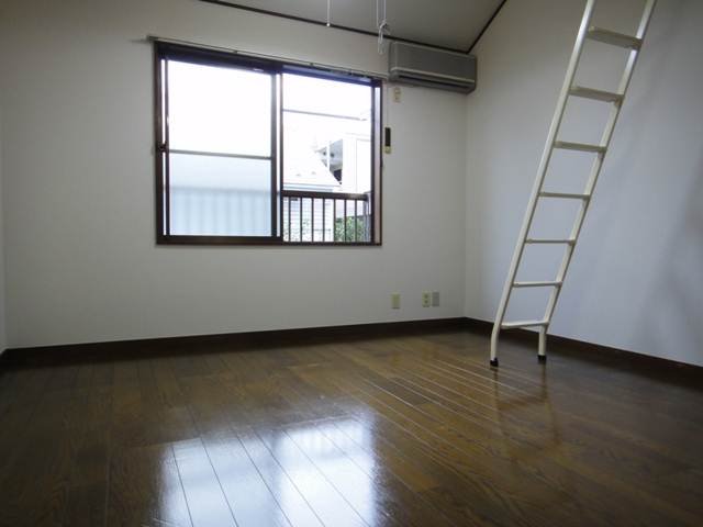 Living and room. Flooring shiny