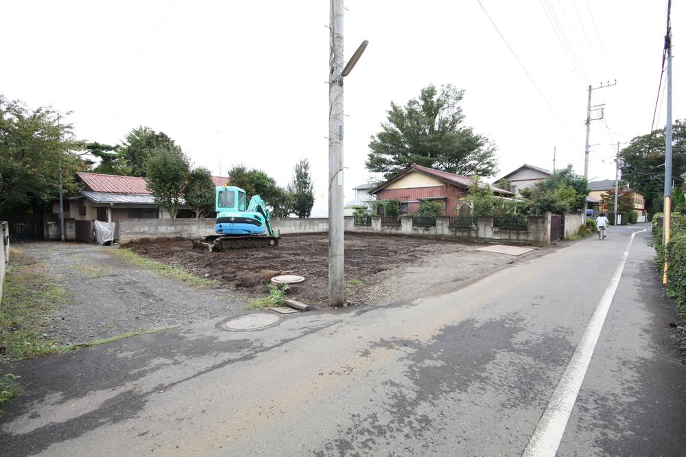 Local photos, including front road. Local (10 May 2013) Shooting