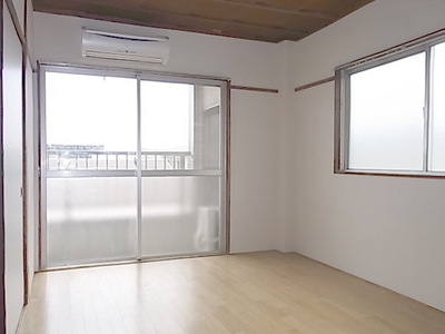 Living and room. Western-style 6 Pledge