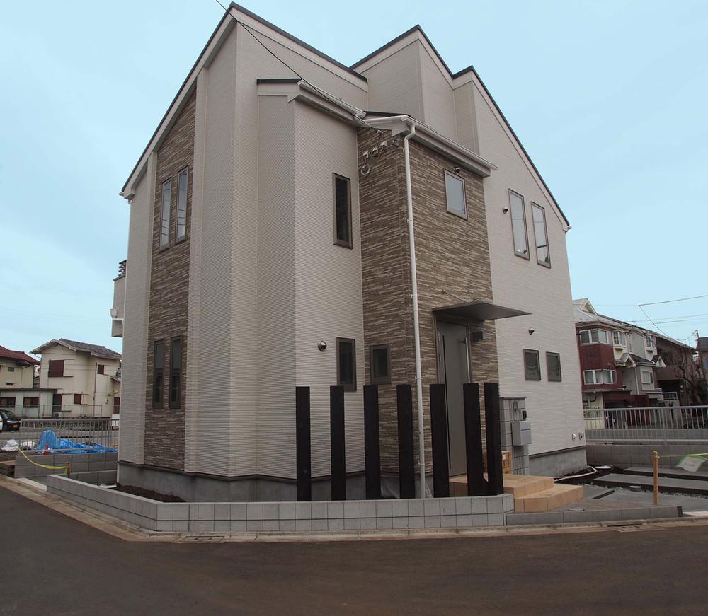 Local appearance photo. Local (12 May 2013) Shooting