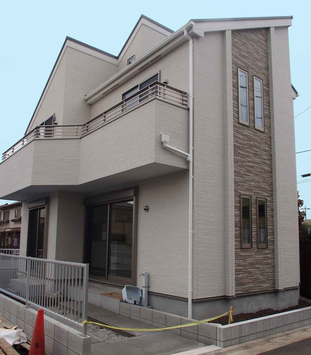 Local photos, including front road. Local (12 May 2013) Shooting