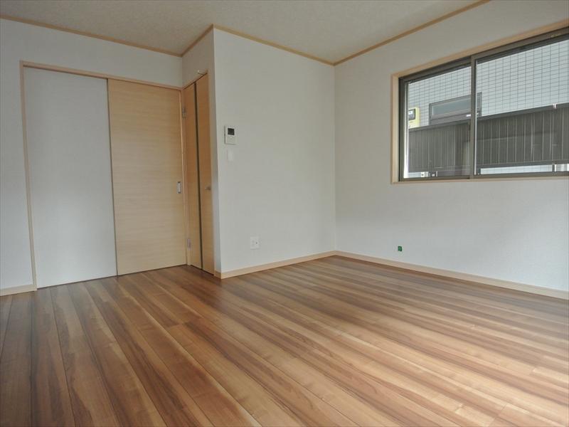 Living. Local (12 May 2013) Shooting