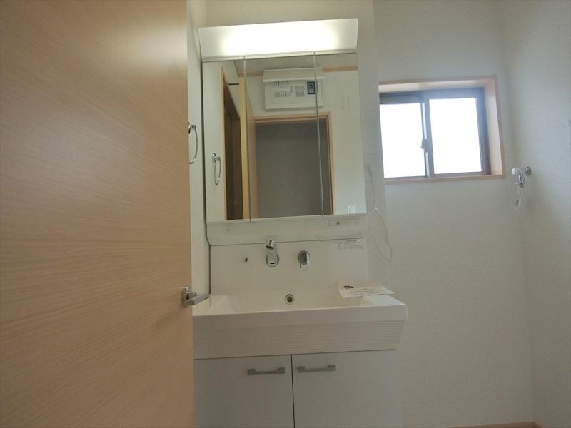 Wash basin, toilet. Local (12 May 2013) Shooting