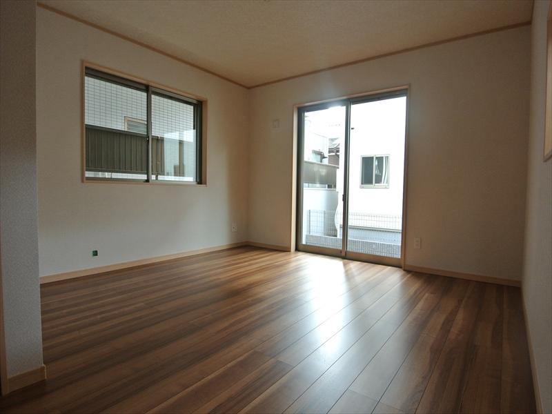 Living. Local (12 May 2013) Shooting