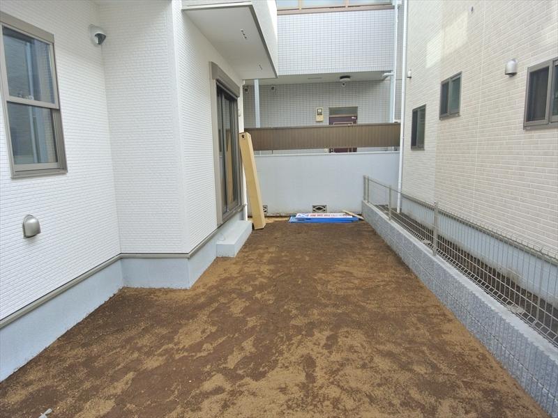 Garden. Local (12 May 2013) Shooting