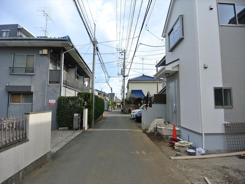 Local photos, including front road. Local (12 May 2013) Shooting