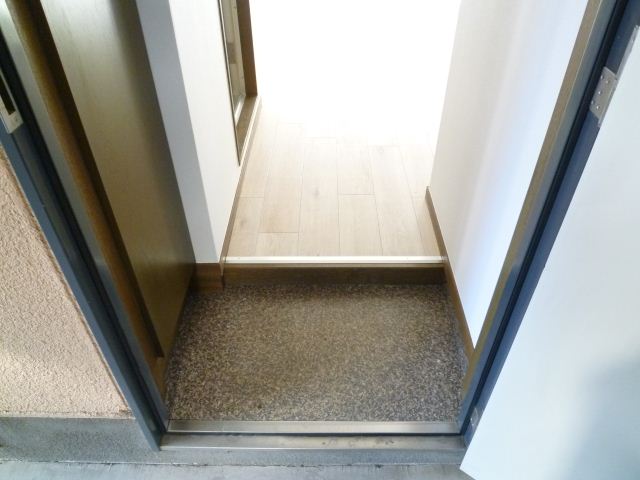 Entrance. Is the entrance with convenient cupboard ☆