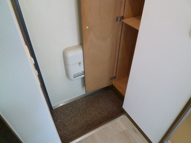 Entrance. You can clean house the shoes with shoe cupboard ☆