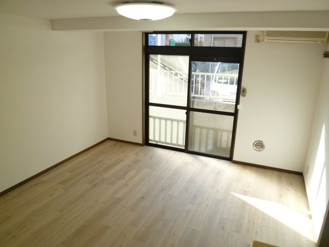 Living and room. A clean sense of the white and the keynote is a room of spread ☆