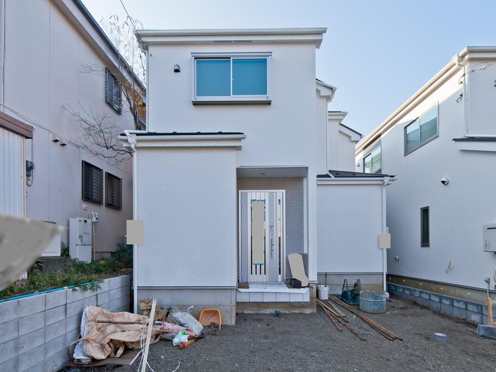 Local appearance photo. Local (11 May 2013) Shooting