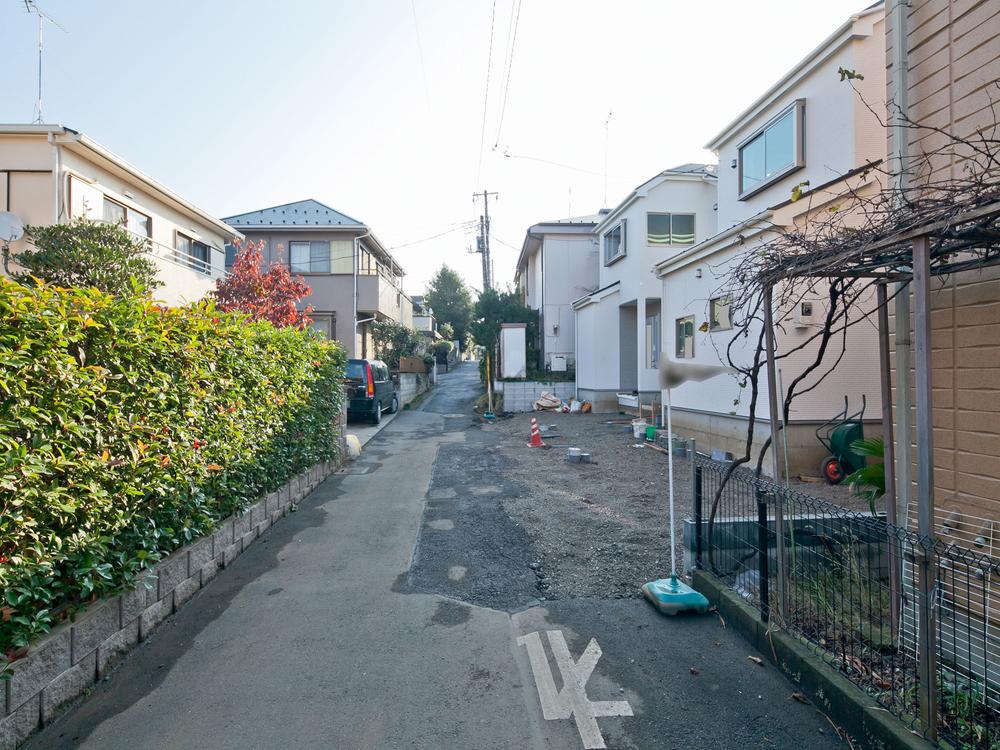 Local photos, including front road. Local (11 May 2013) Shooting