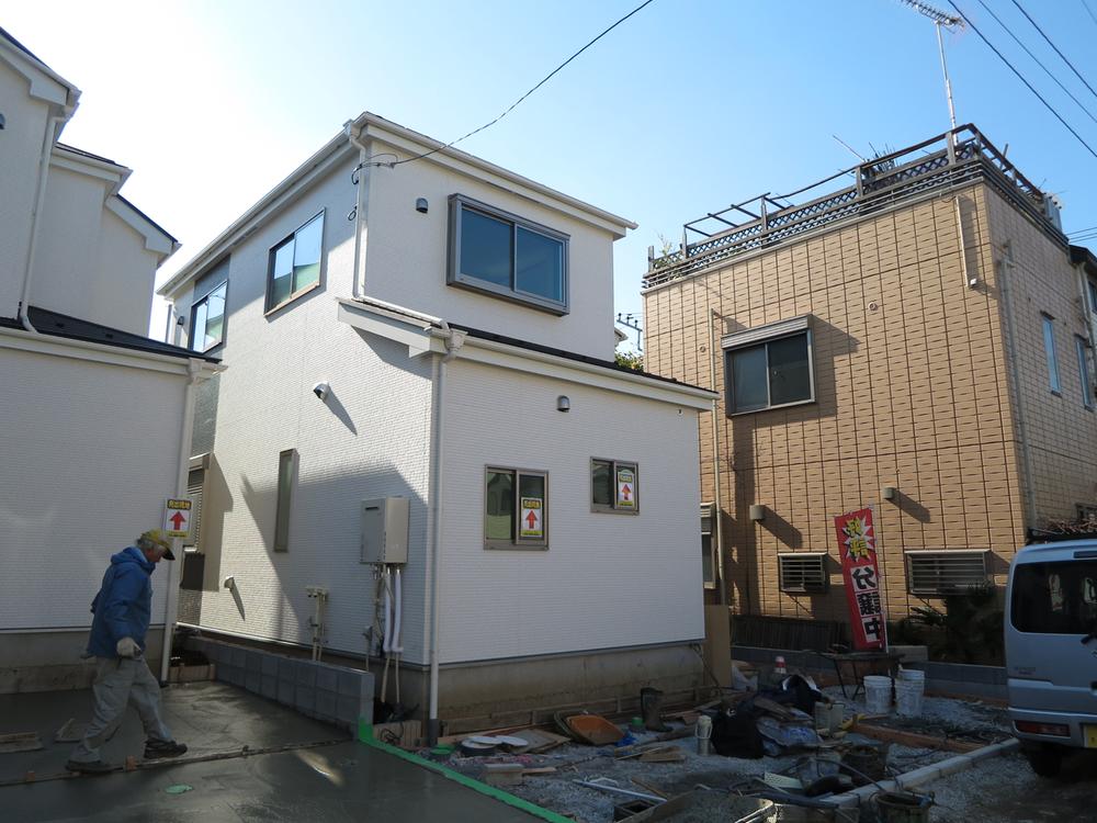 Local appearance photo. Local (11 May 2013) Shooting