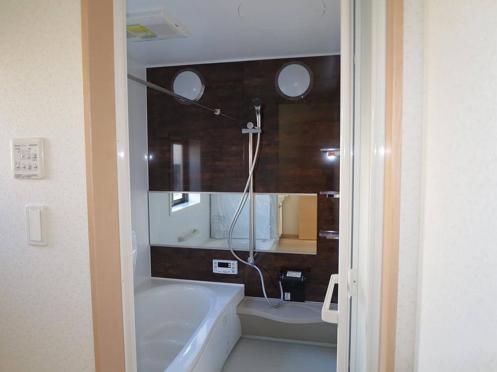 Bathroom. Local (11 May 2013) Shooting