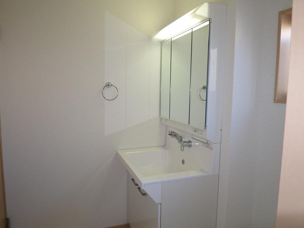 Wash basin, toilet. Local (11 May 2013) Shooting