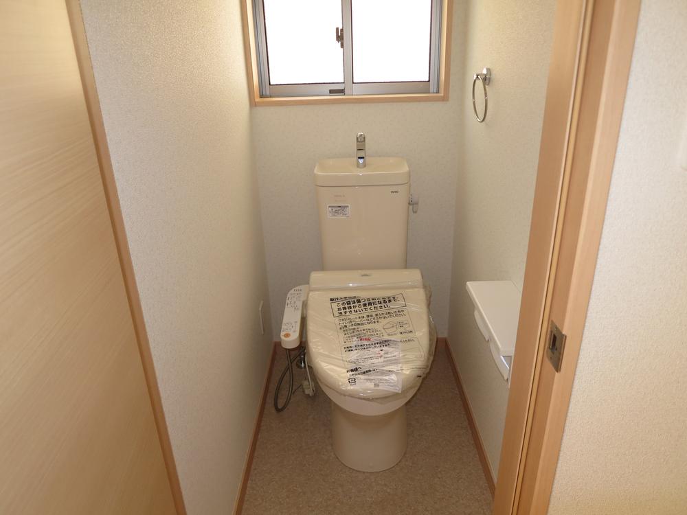 Toilet. Local (11 May 2013) Shooting