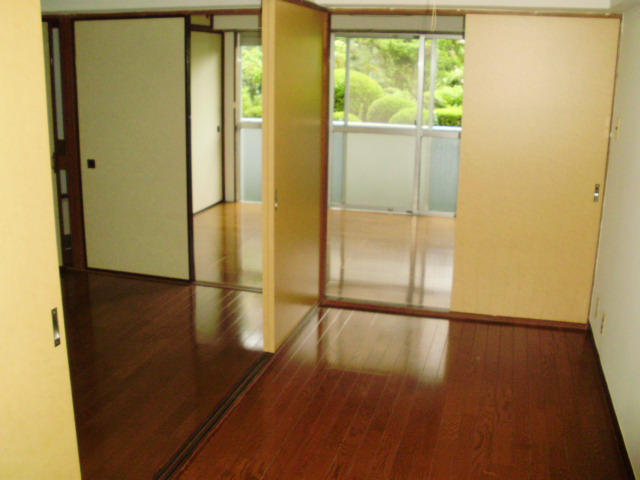 Living and room. Hiroi