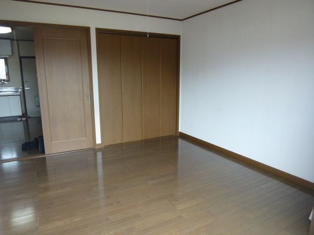 Receipt. Spacious storage space