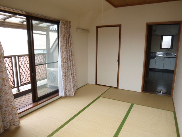 Living and room. There is housed in each room