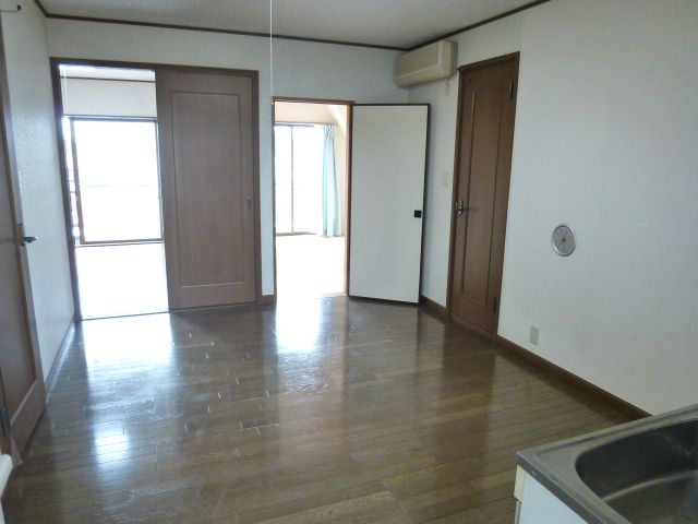 Living and room. Spacious dining kitchen