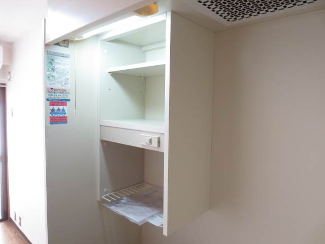 Kitchen. Kitchen upper receiving