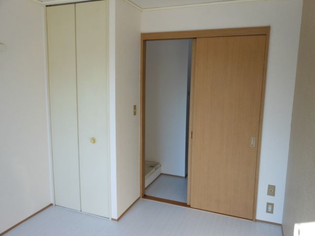 Living and room. Bright and produce a white floor room