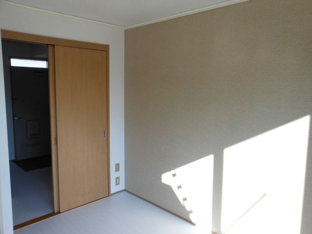 Living and room. Accent Cross is fashionable rooms