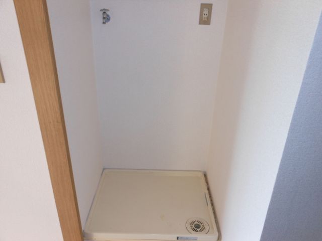 Other room space. Indoor Laundry space