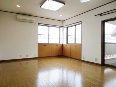 Other room space. Beautiful Western-style