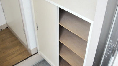 Entrance. Entrance ・ Shoebox