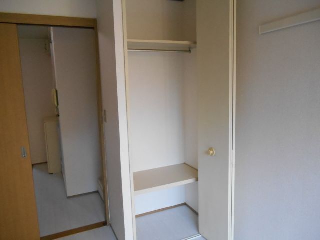 Receipt. Convenient storage space is divided into three stages