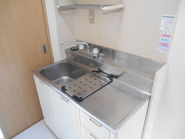 Kitchen. Gas stove can be installed, It comes with a housing on the top