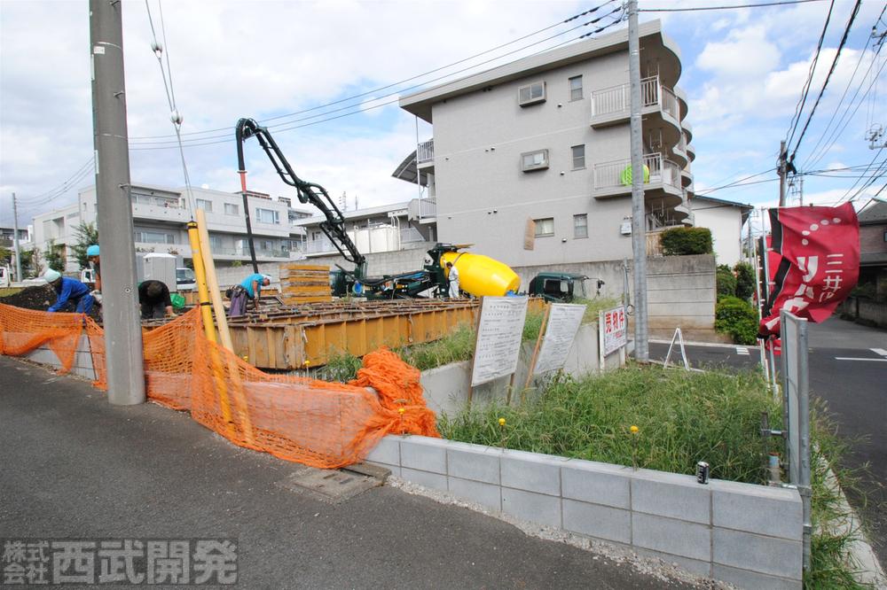 Local photos, including front road. Local (September 2013) Shooting F Building