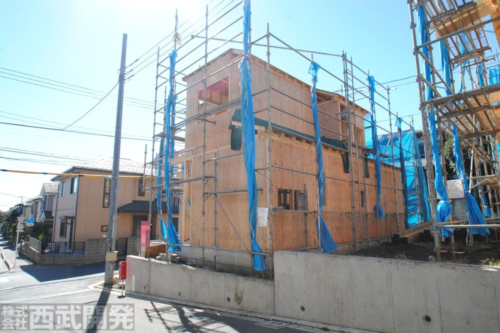 Local photos, including front road. Local (10 May 2013) Shooting F Building