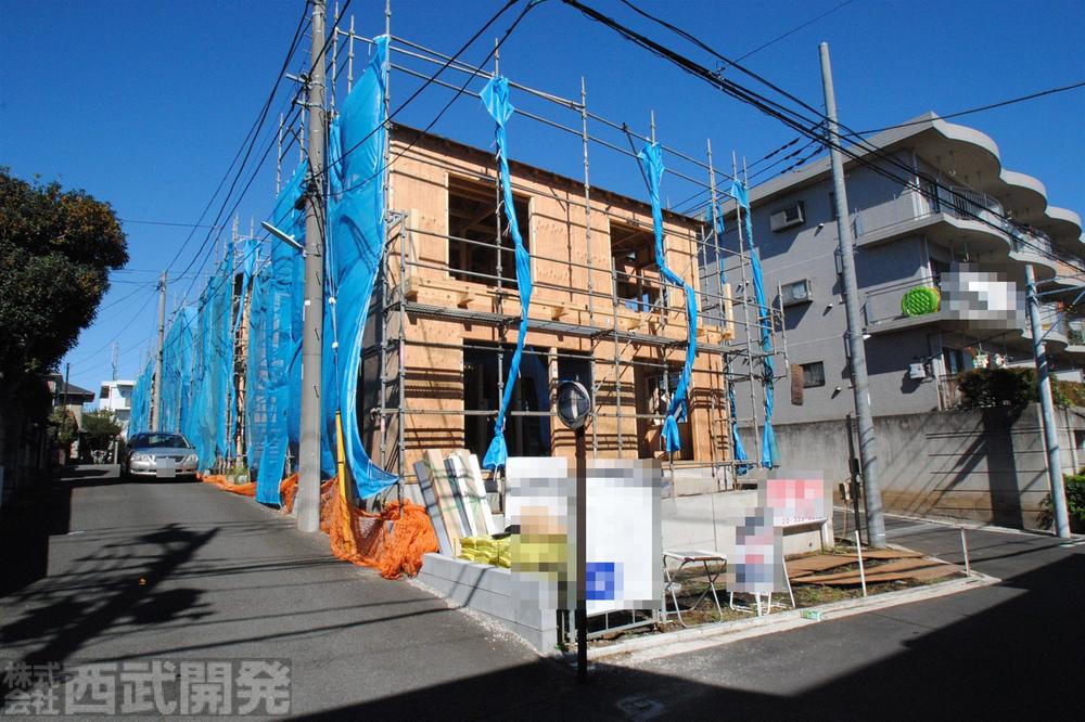 Local photos, including front road. Local (10 May 2013) Shooting F Building