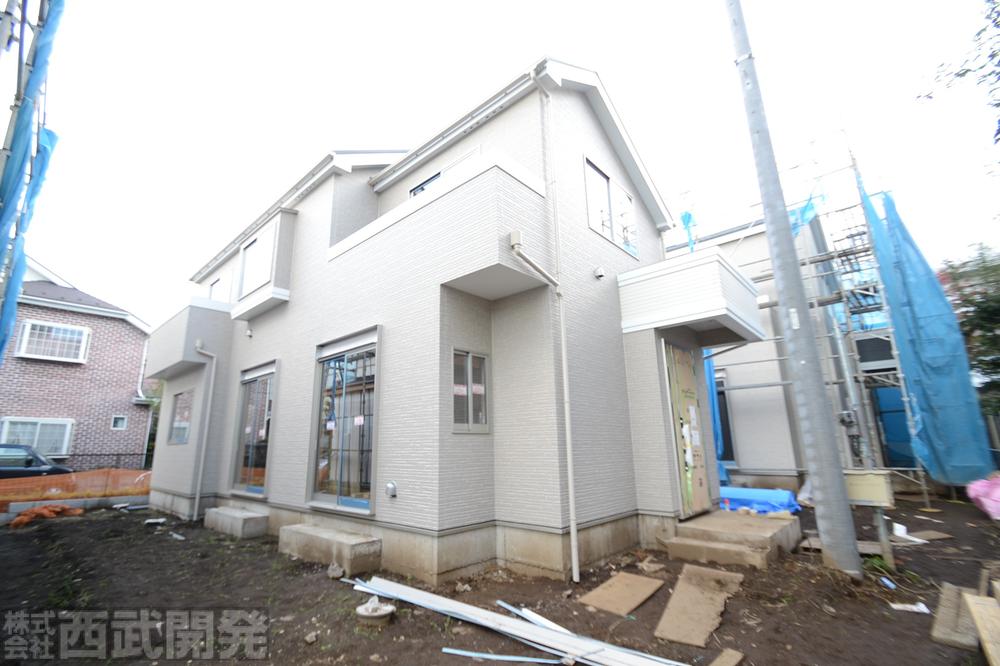 Local photos, including front road. Local (11 May 2013) Shooting B Building