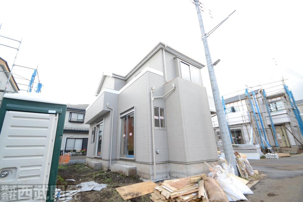 Local photos, including front road. Local (11 May 2013) Shooting D Building