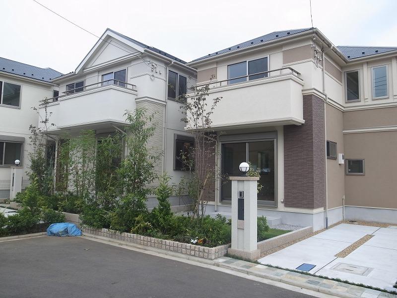 Local photos, including front road. 6, 7 Building