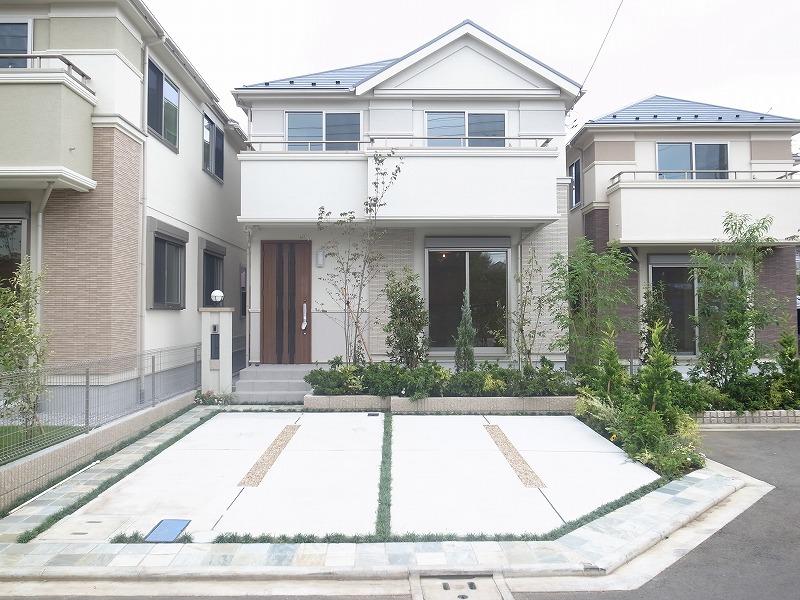 Local appearance photo. 6 Building