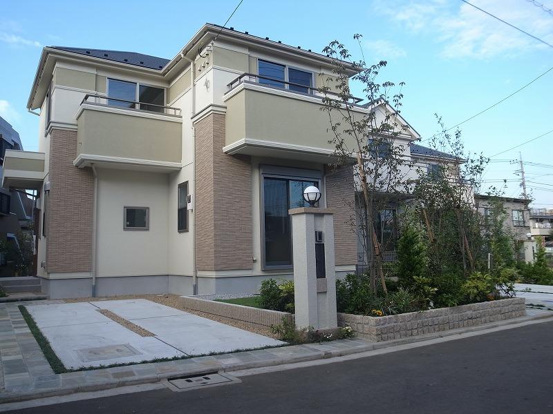 Local appearance photo. 7 Building