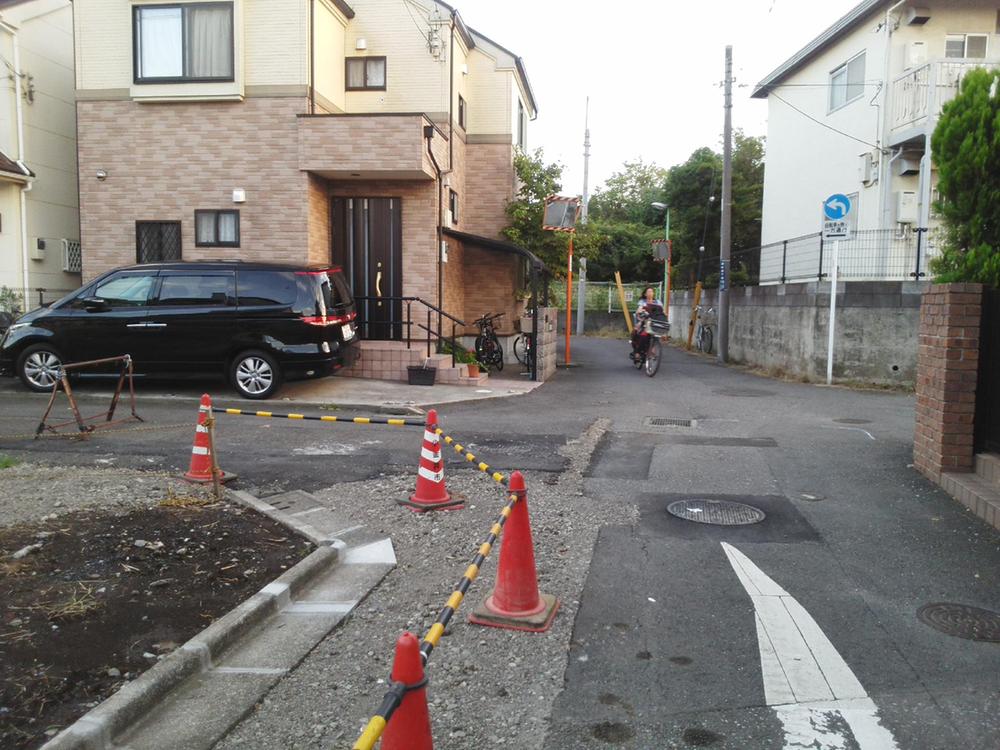 Local photos, including front road. Local (September 2013) Shooting