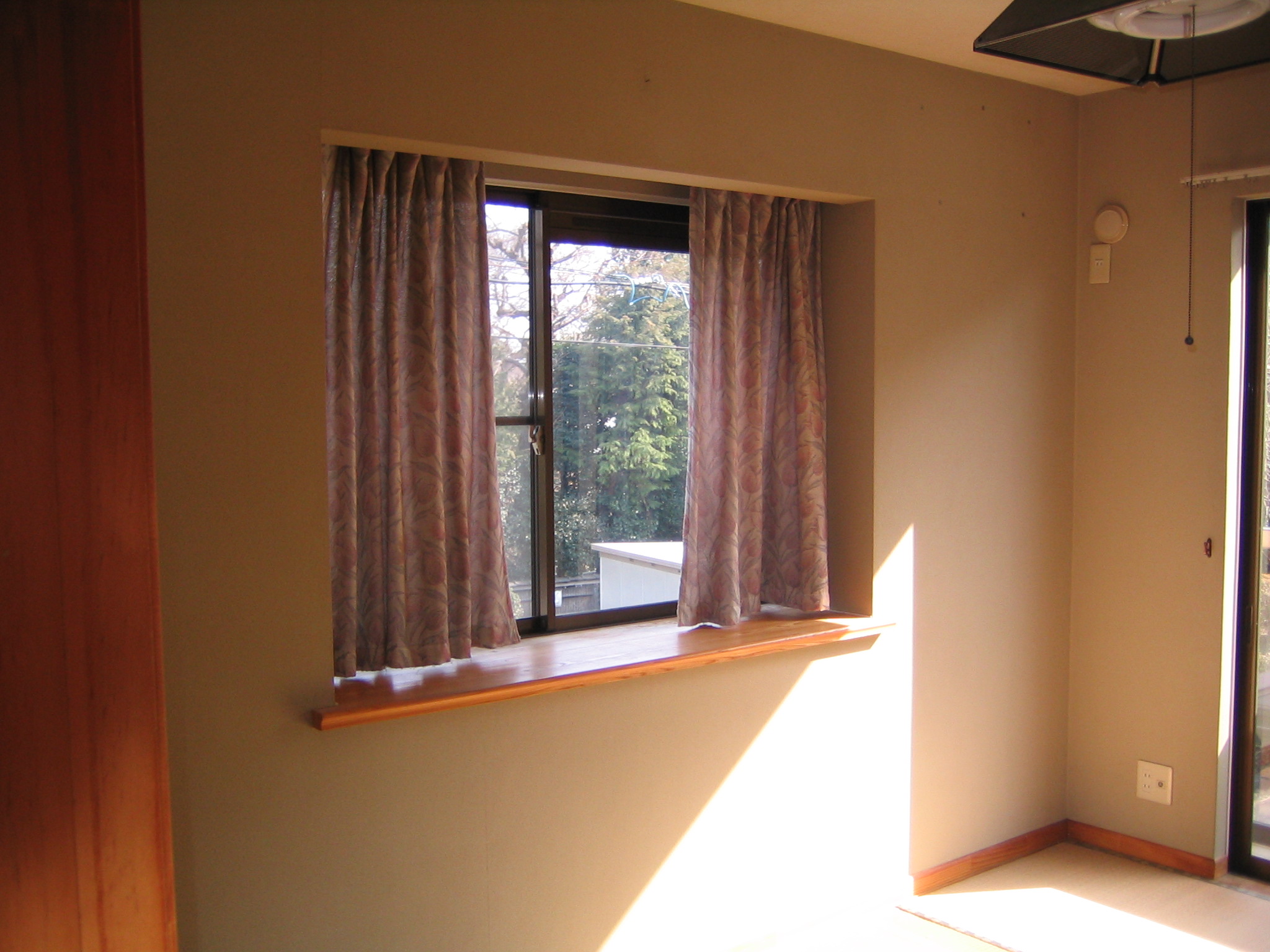 Living and room. bay window