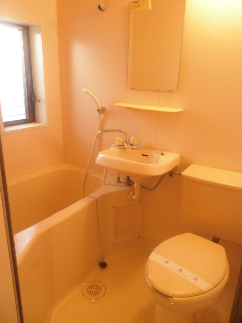 Bath. The unit bus there is a window ventilation ◎