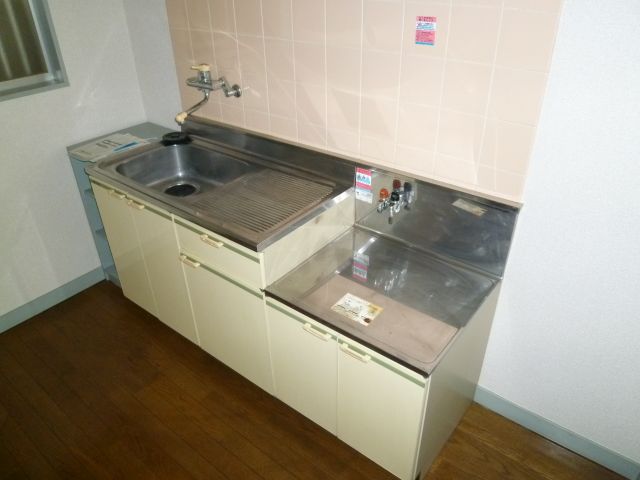 Kitchen. Put the gas stove kitchen! 