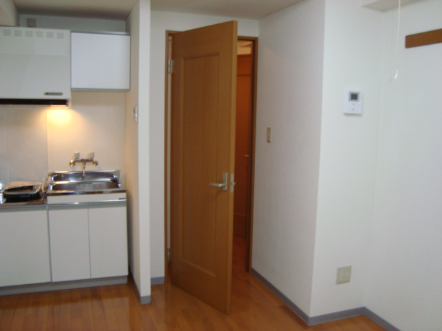 Living and room.  ☆ Surprisingly wide!? ☆ 