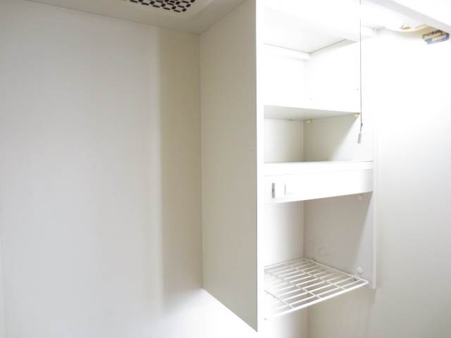 Kitchen. Kitchen upper receiving