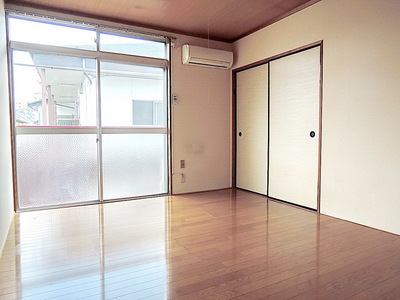 Living and room. Western-style 7 Pledge