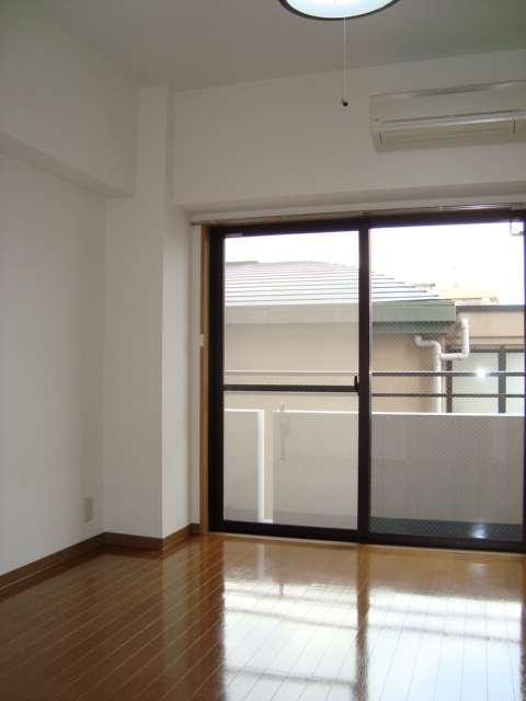 Living and room.  ☆ Sunny ☆ 